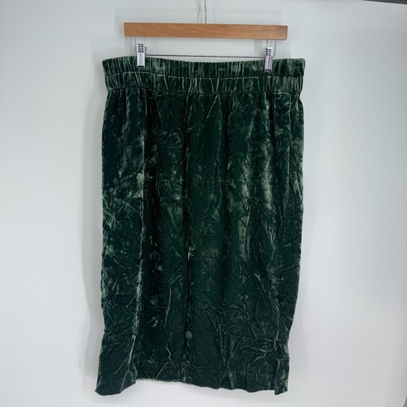 J. Crew Green Boho Holiday Pull On Velvet High Rise Elastic Waist MIDI Skirt - Picture 1 of 3